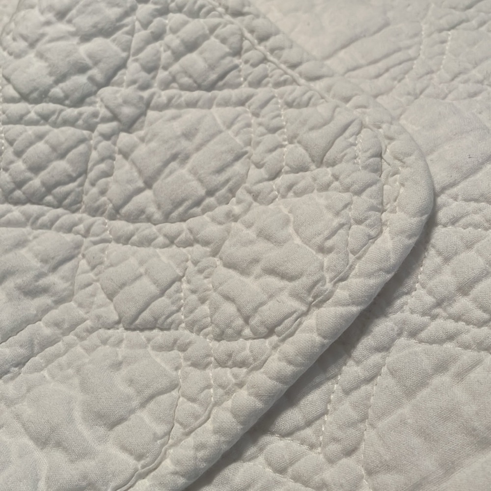 Tommy Bahama White Soft Cotton Patterned Throw Size Quilt